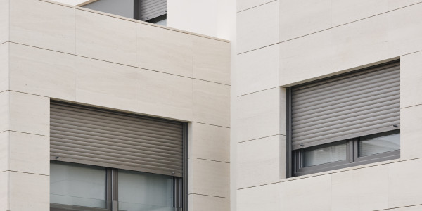 Carpintería Metálica de Aluminio / PVC en Terrassa · Bisagra Oculta