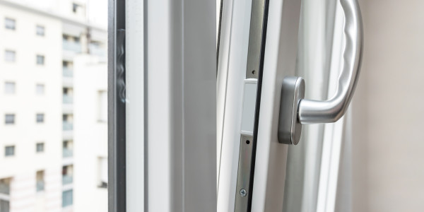 Fabricantes / Instaladores de Puertas y Ventanas de Aluminio / PVC en Terrassa · Oscilobatientes - Abatibles