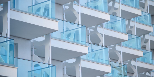 Puertas y Ventanas Aislantes de Aluminio / PVC en Terrassa · Balconeras