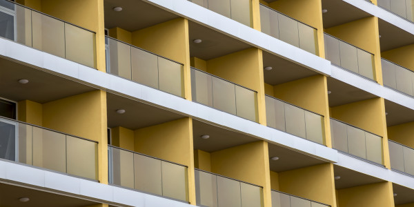Puertas y Ventanas de Aluminio / PVC a medida en Terrassa · Balconeras