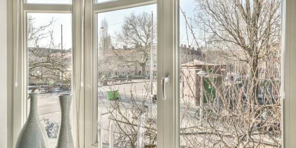 Puertas y Ventanas de Aluminio / PVC a medida en Terrassa · Bisagra Oculta