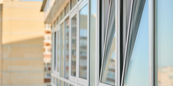 Puertas y Ventanas Seguridad de Aluminio / PVC en Terrassa · Oscilobatientes - Abatibles